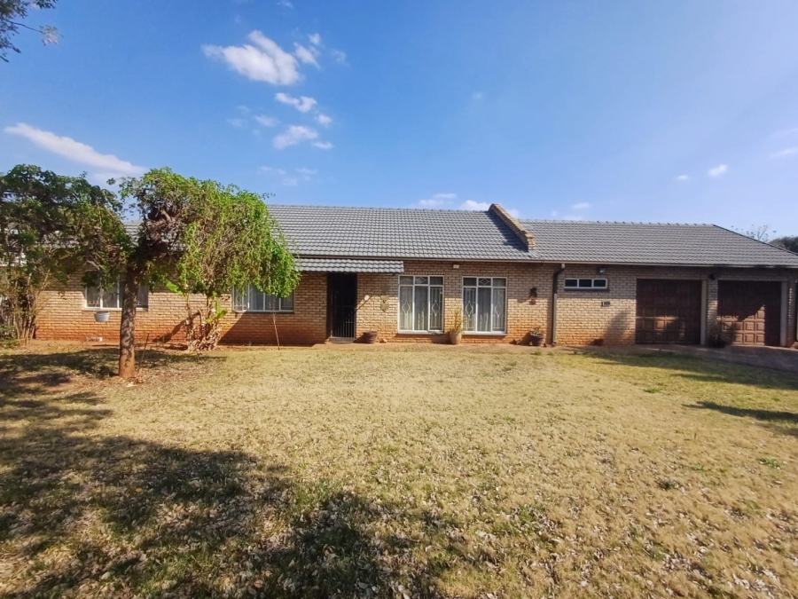 To Let 3 Bedroom Property for Rent in Adamayview North West